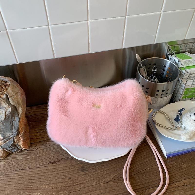 Милая плюшевая сумочка женская 2025 зима популярная новая модная универсальная сумка через плечо и мессенджер супер огонь интернет-знаменитость