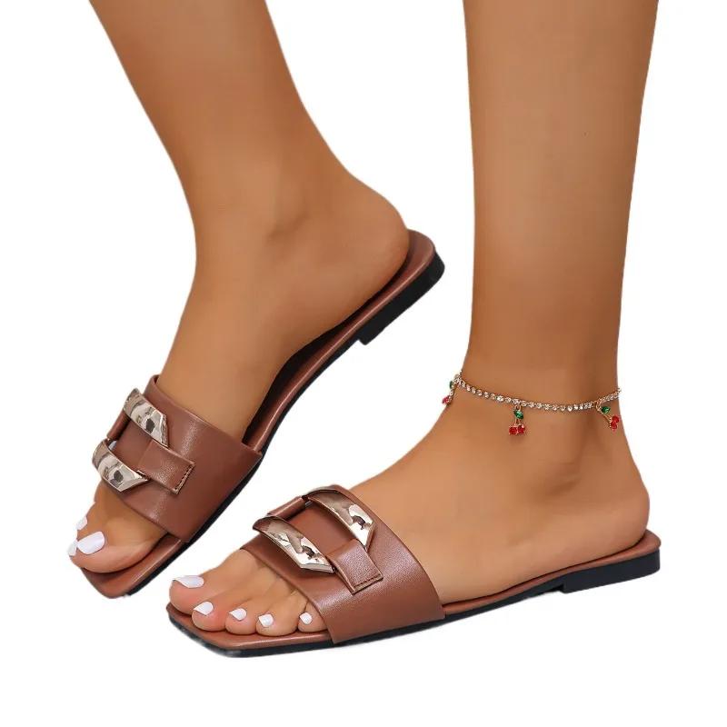 2024 Обувь Женские Большие Размеры Женские Тапочки Горячая Распродажа Повседневные Тапочки Женские Металлические Украшения Квадратный Носок Плоский С Женской Сандалией