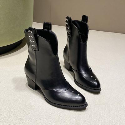 Модные ботинки с пряжками-ремнями 2025 Весна Новые ботинки с острым носком в британском стиле Ретро Универсальные