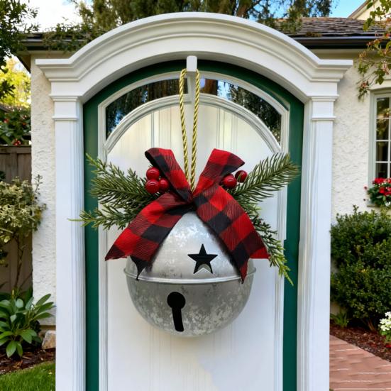 Рождественский колокольчик, украшение, деревенский рождественский колокольчик с сосновыми иголками, красными ягодами, клетчатым бантом, металлический колокольчик-сани, фермерский декор для подвешивания на рождественскую елку