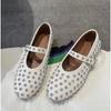 Роскошные балетки в сеточку со стразами и кристаллами, женские фирменные дизайнерские туфли Мэри Джейн с заклепками и гвоздиками, летние женские мокасины с вырезами