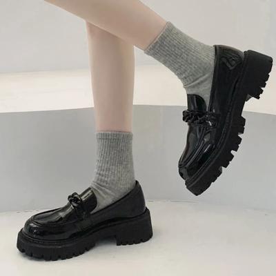 Стильные лоферы с цепочкой для женщин, весенние туфли-лодочки на толстой подошве с круглым носком для леди, повседневная обувь из искусственной кожи с мягкой подошвой, Mujer