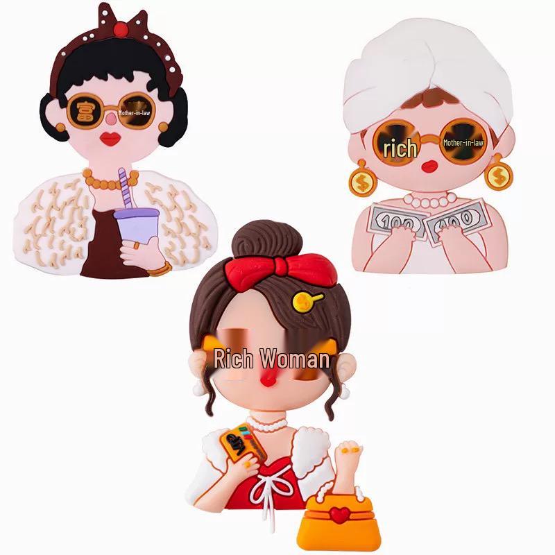 Украшение торта ко Дню матери: Милые елочные игрушки «Мама и лучшая подруга» - Утка-звезда интернета, подключаемая к розетке.