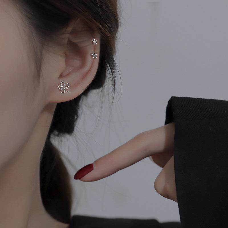 Flower Stud Earrings Female Niche Design Sense Simple Mini Ear Hole Small Flower Earrings