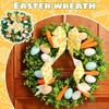 Пасхальный венок идеально сочетает реалистичные шелковые цветы, прочные пенопластовые яйца и гибкую лозовую основу.