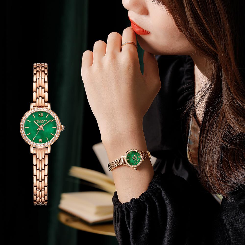 Новые кварцевые часы с браслетом из четырехлистного клевера и стразами Chalcedony Temperament Compact Lady Fashion Watch