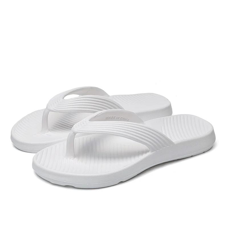 Модные легкие пляжные шлепанцы из ЭВА для женщин Лето 2025 Мягкая подошва Вьетнамки с перемычкой между пальцами Женские комфортные Нескользящие тапочки для ванной