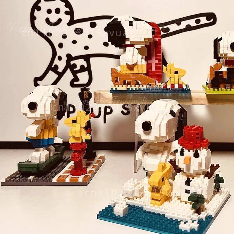 Snoopy Building Blocks Small Particles Micro-scene Assembly Model Toys Street Scene Decoration Collectible Children Holiday Gift
