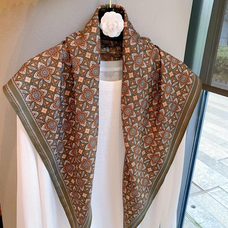 Niche Retro Printed Kaleidoscope Scarf Women'S High Sense Temperament Literary Style Thin Silk Scarf Triangle Scarf