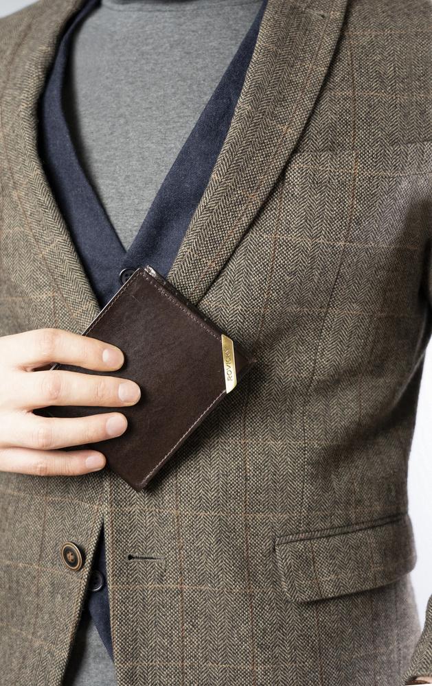 Men's horizontal wallet with gold accent, natural grain leather - Rovicky