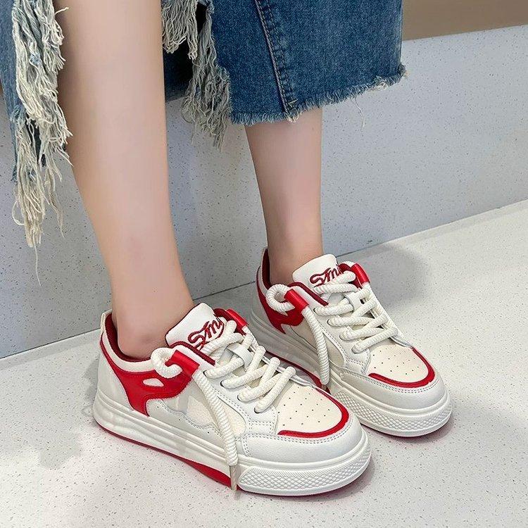 Женские белые туфли. Новые весенние женские туфли на толстой подошве. Кожаные туфли с круглым носком. Женские модные повседневные спортивные туфли для скейтбординга.