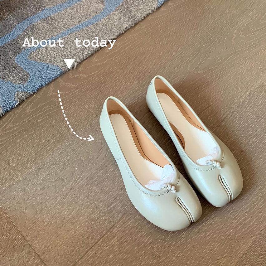 Туфли-раздвоенки из натуральной кожи свиной копытец: Универсальные плоские лоферы для женщин