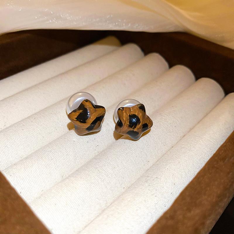 Ретро Гонконгский стиль Серьги-кольца с леопардовым принтом из серебряной иглы Легкая роскошь Высококлассные серьги с темпераментом Нишевые серьги Женские