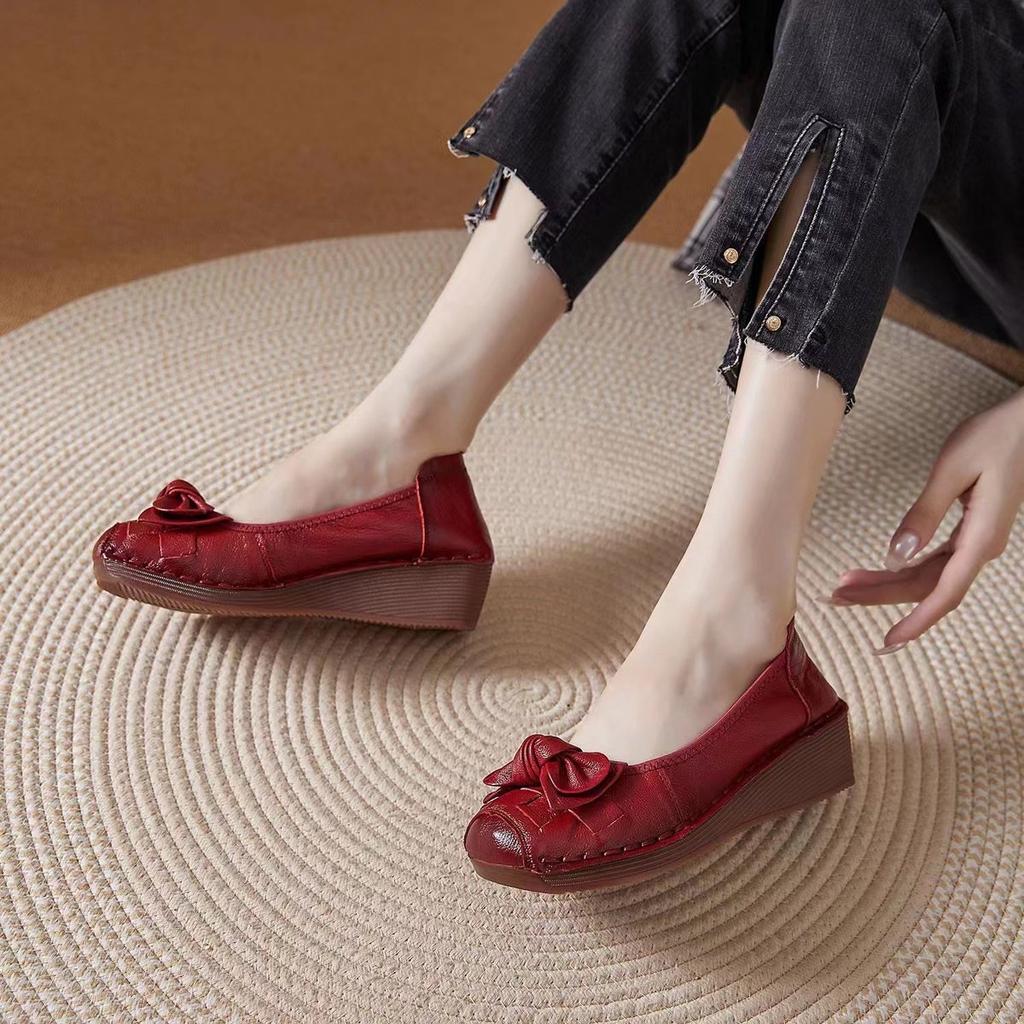New Cowhide Slope Heel Women's Shoes Comfort Mother's Shoes Soft Sole Genuine Leather Shallow Mouth Flat Women's Shoes