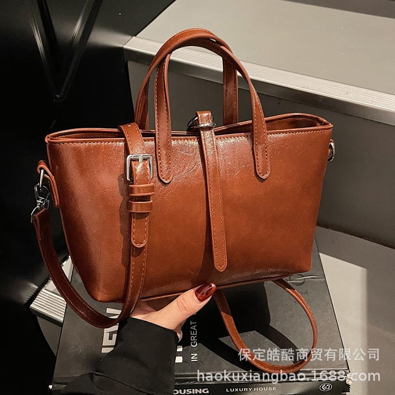 Премиальная текстура простая и универсальная наплечная сумка женская 2025 корейская версия осень новая ретро мода сумка-ведро