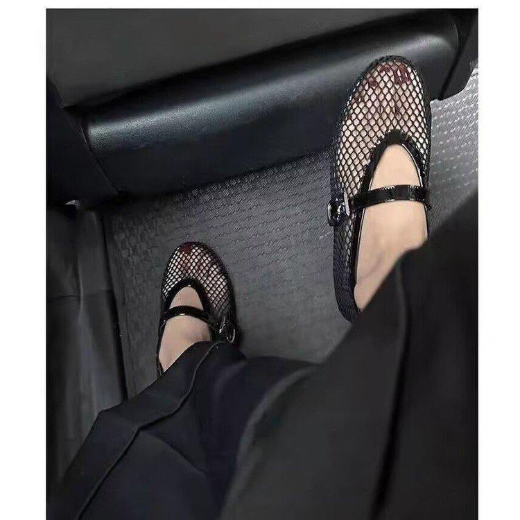 2024 Summer Women's Fashion Metal Buckle Flat Sandals - Versatile European & American Style.