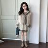 Комплект платья с преппи-свитером и меховым жилетом для девочек - Осень/Зима 2025, корейский стиль