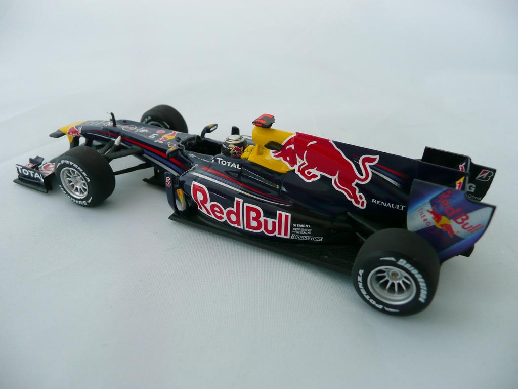 F1 2010 Red Bull Racing Renault RB6 Себастьян Феттель 1/43