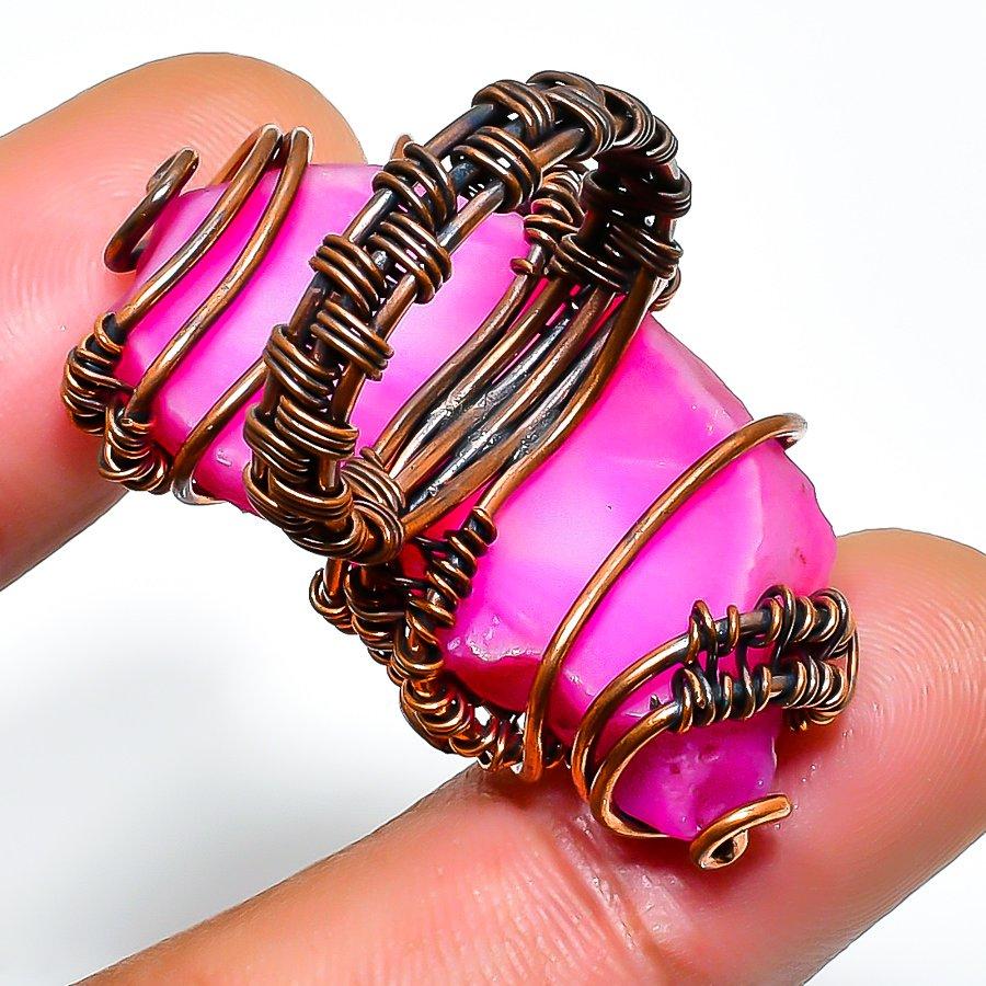 Кольцо из розового друзы с драгоценным камнем, обмотанное медной проволокой, размер 7,5