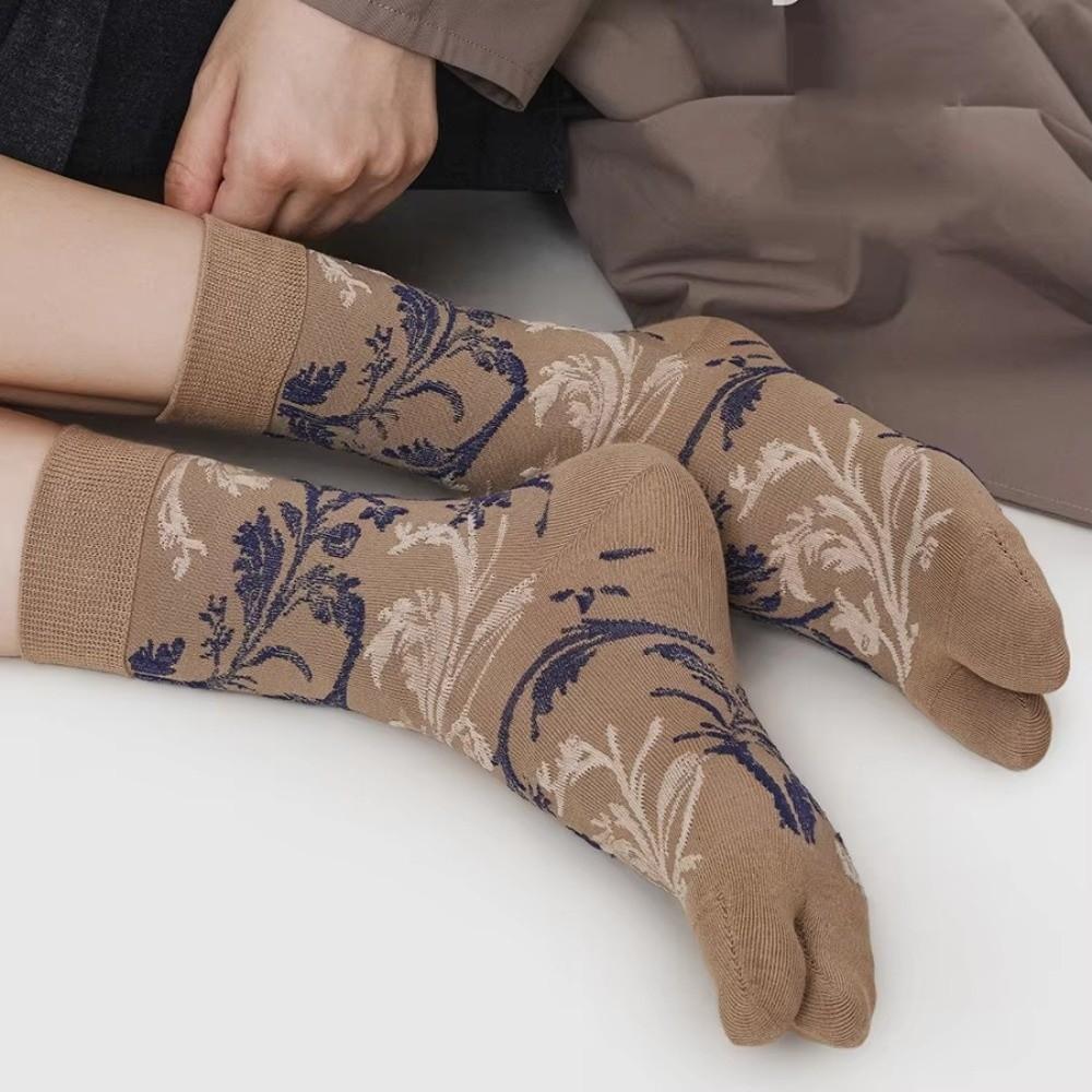 1 Pair Versatile Japanese Style Split Toe Socks Flower Pattern Retro Relief Two-Toed Socks Breathable Comfortable Mid Tube Socks