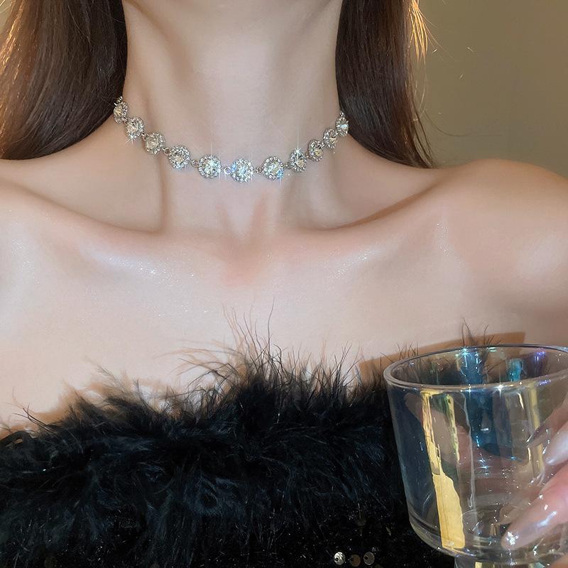 Vintage Teardrop Rhinestone Colorful Necklace: Retro High-End Clavicle Chain Court Style Choker for Women