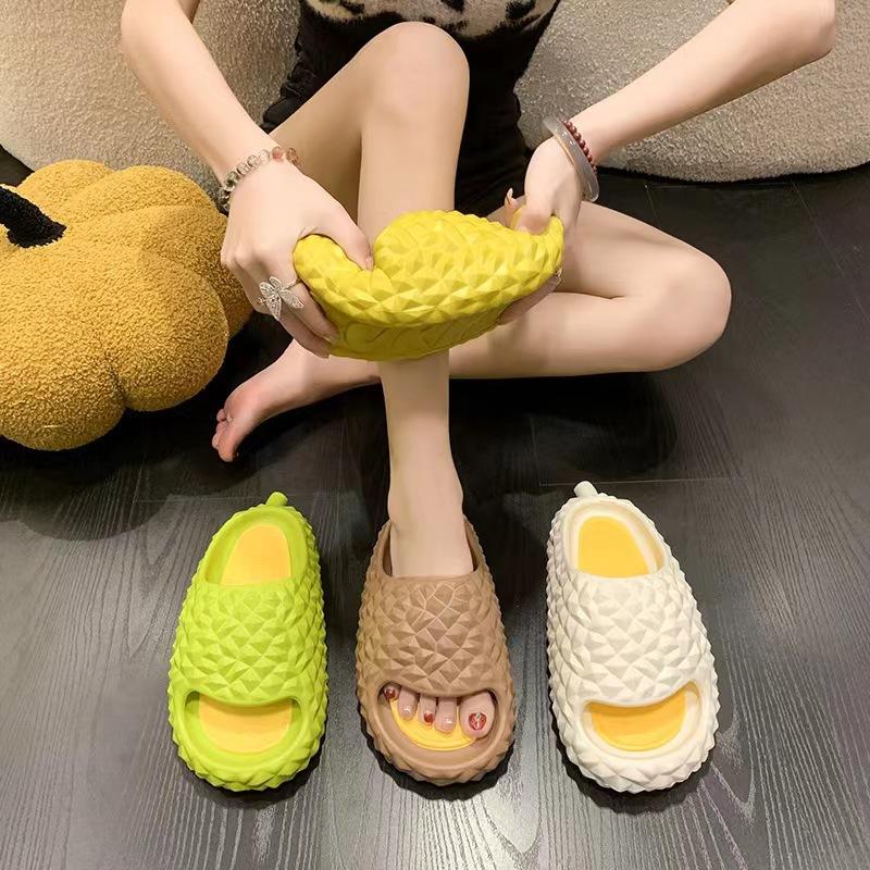 Summer New Cool Slippers Women's Home Indoor Anti Slip Slippers Men's Fashion Versatile Lightweight Soft Comfortable Slippers