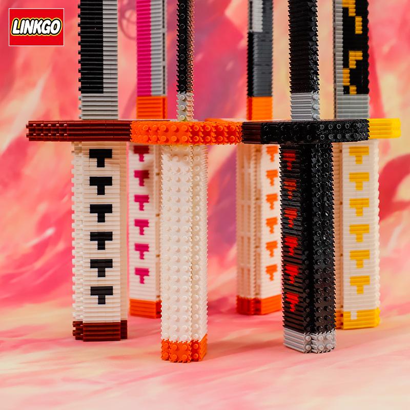 Меч из строительных блоков