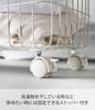 Корзина для белья Yamazaki Jitsugyo на роликах, широкая, низкая, белая, D25 x с использованием Tosca Tosca Плавная загрузка и выгрузка. Правильная высота. Белье