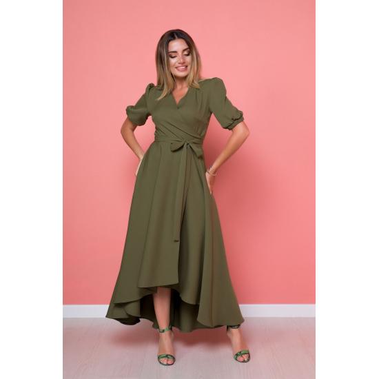 Женское расклешенное платье асимметричного кроя с поясом и двубортным воротником длины миди