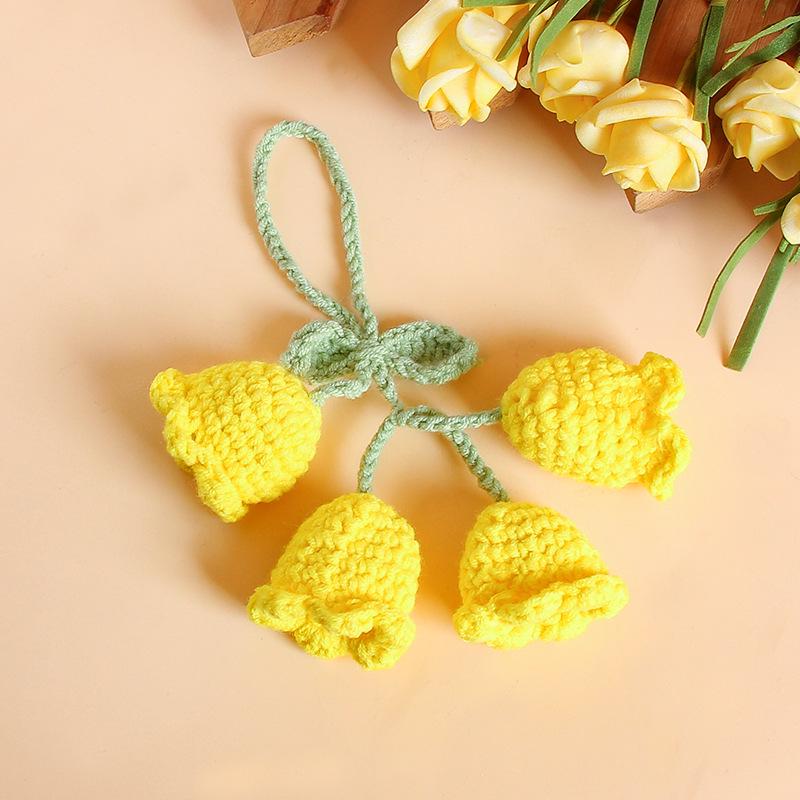 Шерстяной брелок-подвеска «Ландыш» с сухоцветами – Девичий брелок в виде сердца в подарок