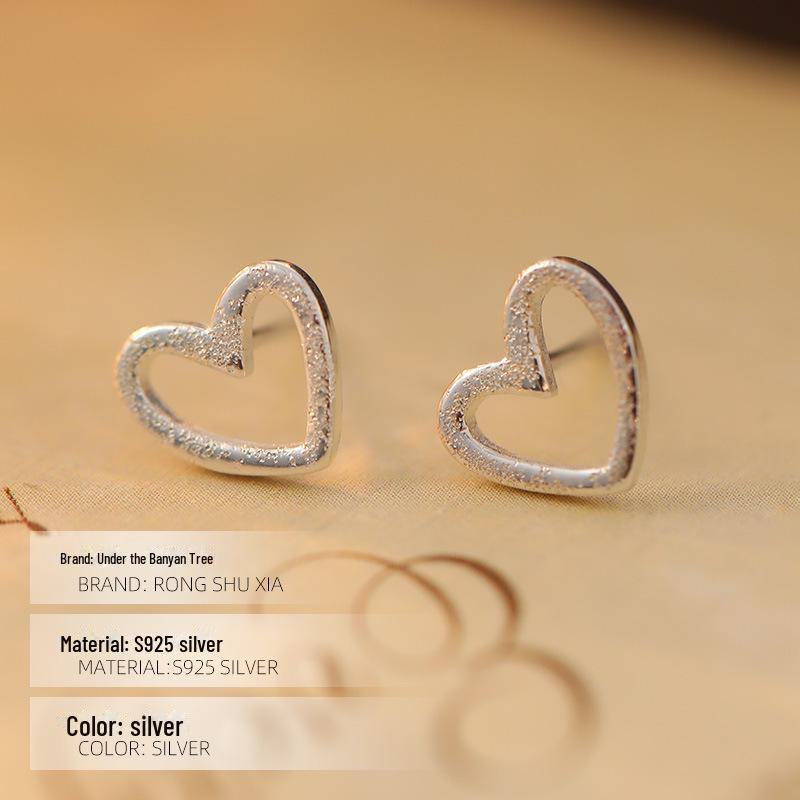 Серьги Banyan Tree S925 из матового серебра в форме сердечка — простой корейский стиль для повседневного ношения.
