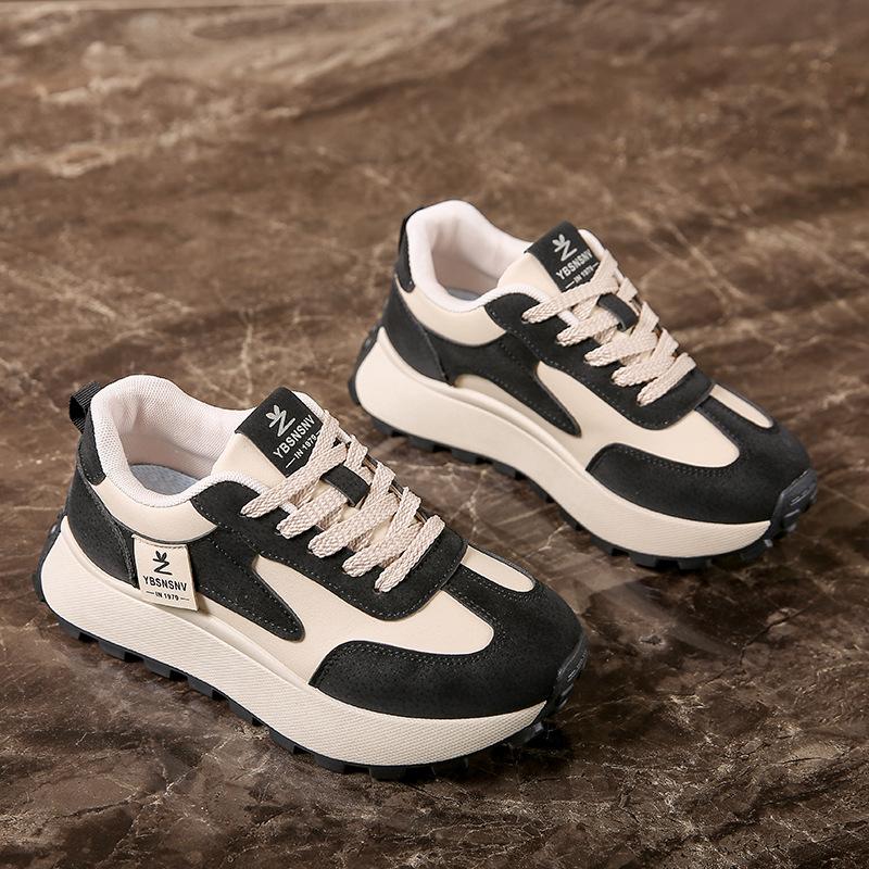 Инс корейская версия новых кроссовок для папы девушка 2025 весна студент бег спорт толстая подошва высота повседневная уличная съемка 2F28