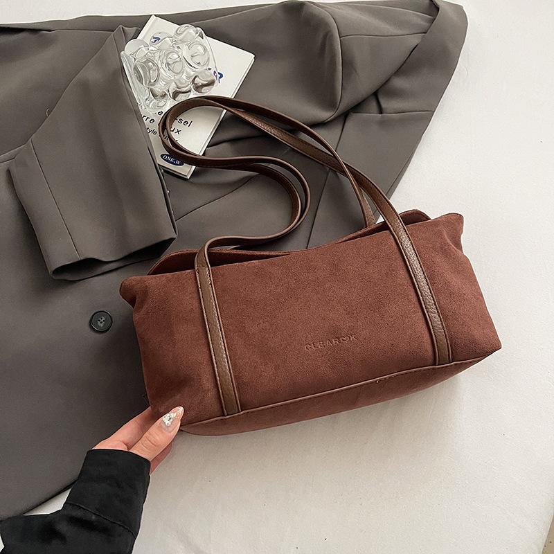 Осенне-зимняя замшевая сумка женская 2025 новая для通勤, универсальная, для работы, нишевая, одноплечевая, подмышечная сумка-подушка