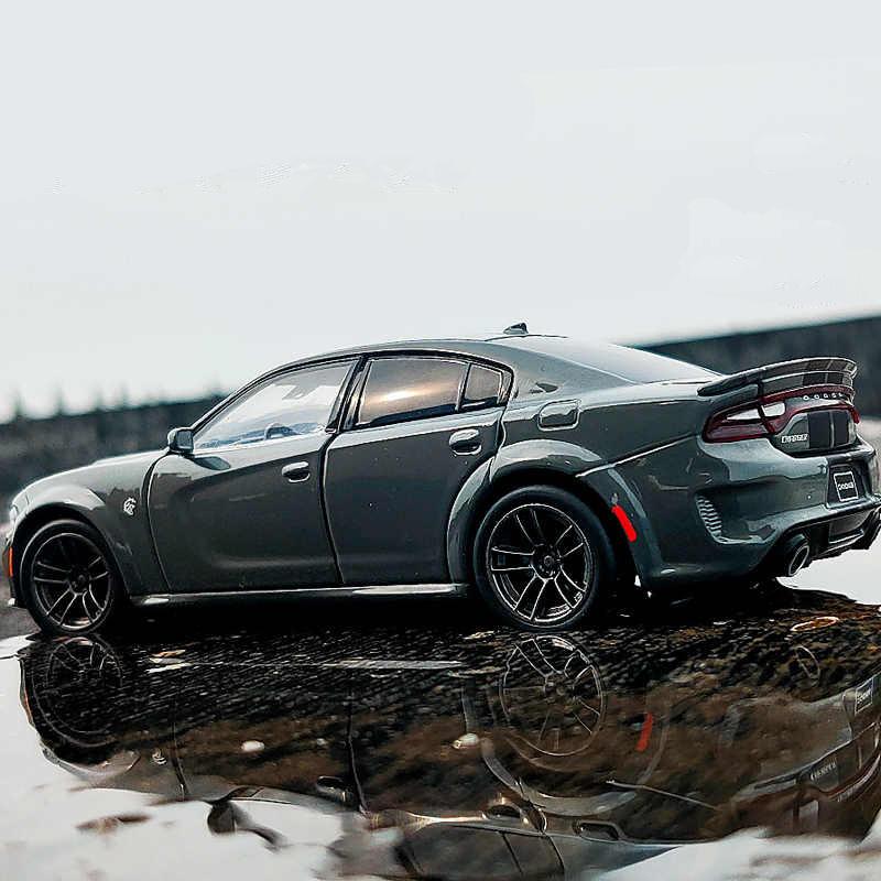 1/32 DODGE Charger SRT Hellcat Сплавная модель спортивного автомобиля Литая модель Маслкар Гоночные автомобили Модель автомобиля Симуляция Звук Свет Детские подарки