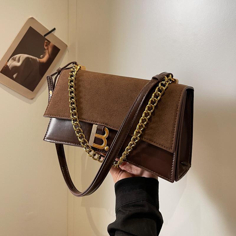 IELGY Fashionable Shoulder Hourglass Bag, Trendy Chain Underarm Bag, Retro Versatile Messenger Bag