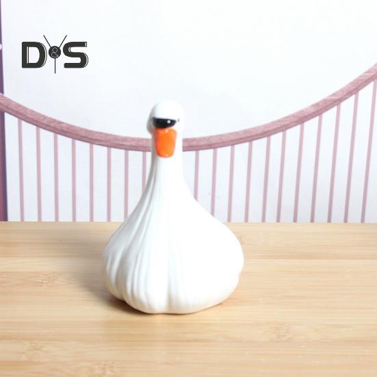 Garlic Duck Resin Figurine Cartoon White Duck Statue Animal Sculpture Home Office Bookshelf Desktop Decoration Ornament