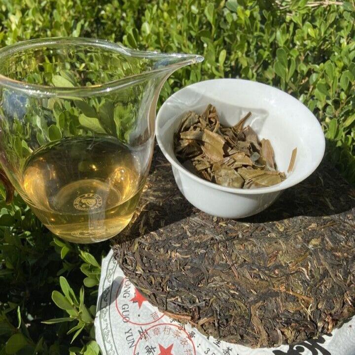 High - Grade 357g Old Banzhang Raw Tea Qizi Cake - Sourced Directly from Yunnan