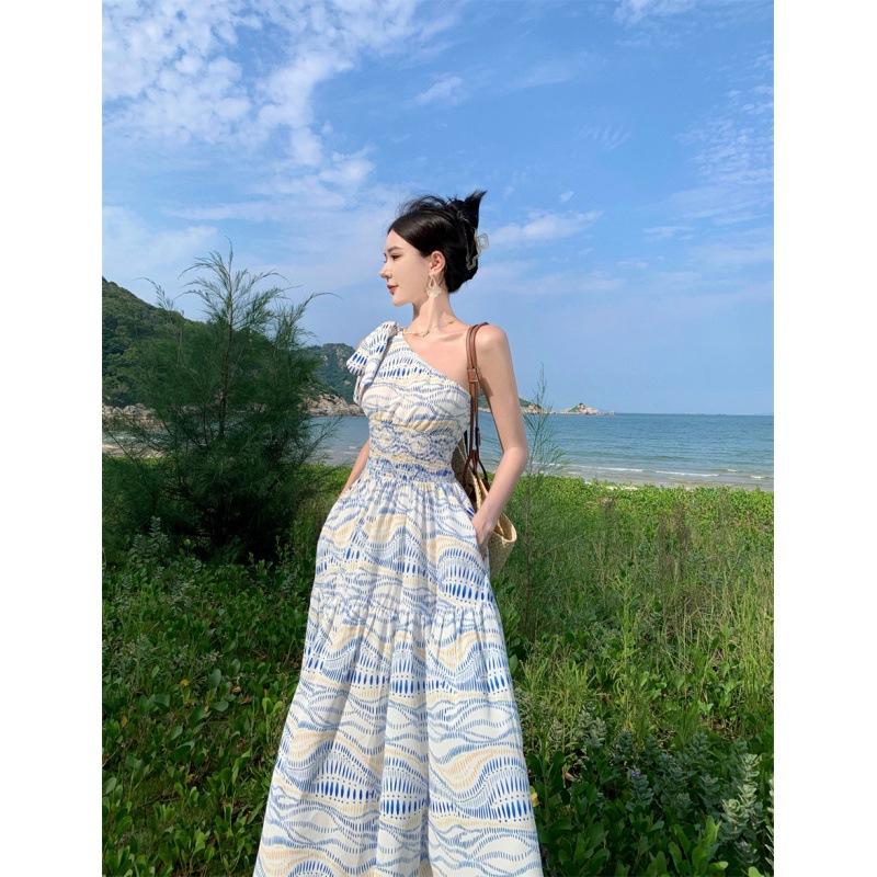 Летние женские длинные платья без рукавов с висячим вырезом и без бретелек на берегу моря