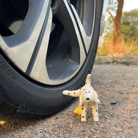 Украшение в виде писающей пятнистой собаки из смолы, фигурка щенка далматина, мультяшная писающая статуя далматина для украшения стола в саду и в помещении