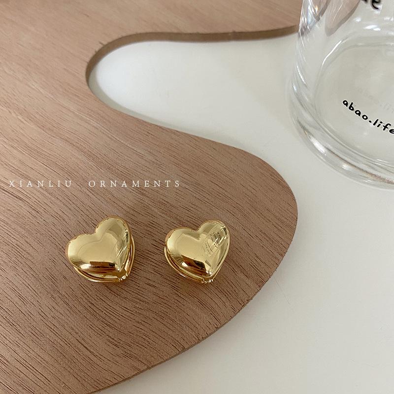 Dongdaemun Metal Heart Earrings - Luxurious Niche Design for Women