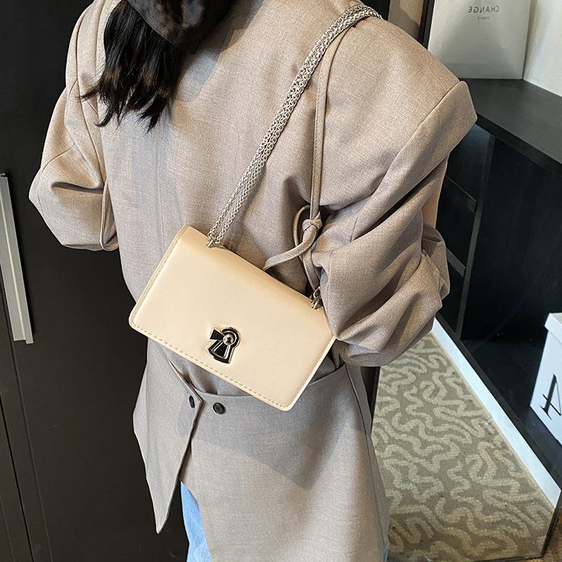 Маленькая сумка на цепочке, женская новая модная сумка через плечо, студенческая универсальная сумка на цепочке