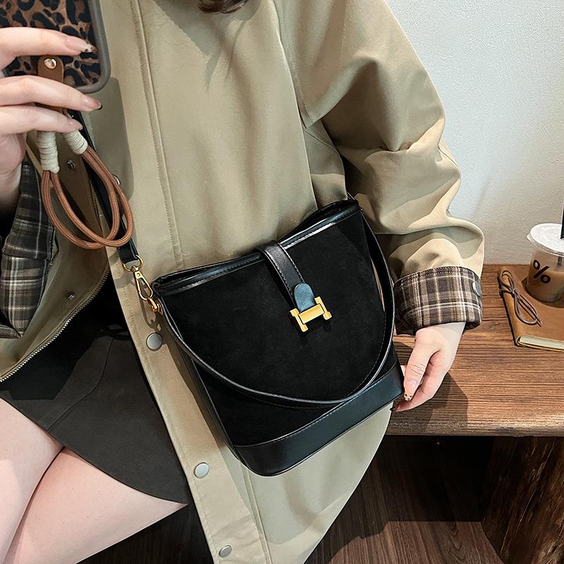 Niche Retro Matte Soft Leather Bucket Bag Women's Bag New High-end Versatile Small Bag Portable Shoulder Messenger Bag