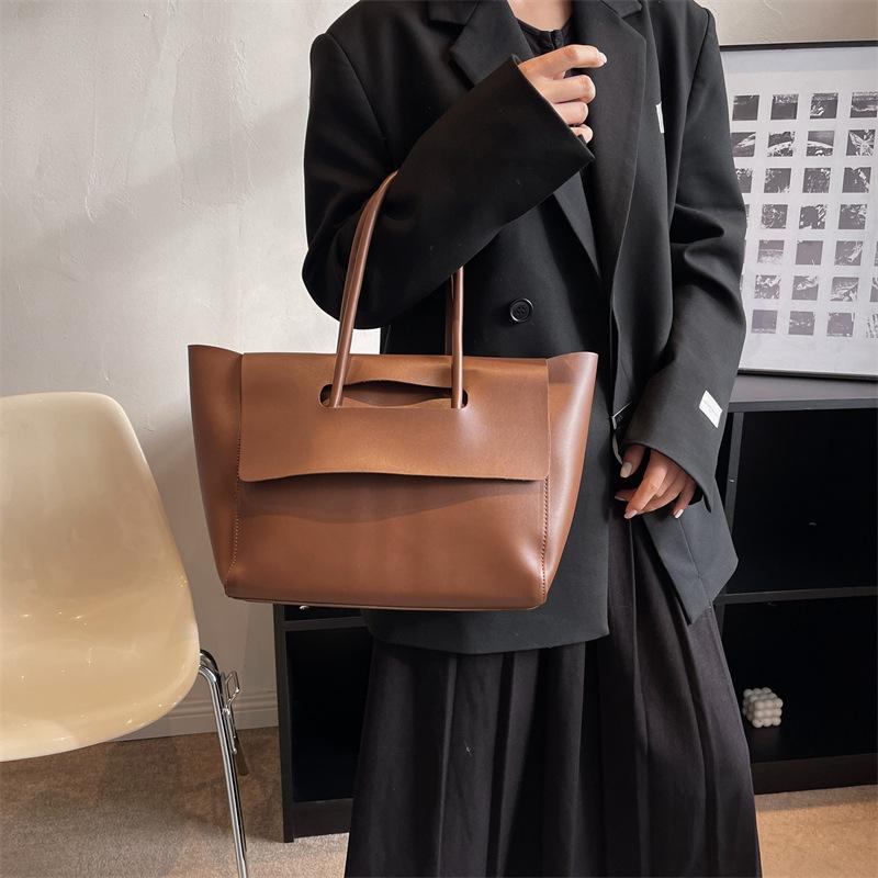 Premium Sense Large Capacity Women's Bag 2025 New Korean Version Handbag Bag Retro Commuter Tote Bag Versatile Shoulder Bag