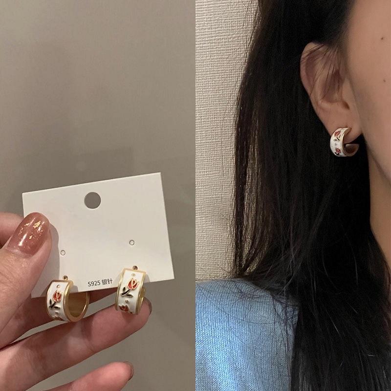 New Chic C-shape Stud Earrings for Women Charming Korean Fashion Small Earrings Simple Design Flower Earrings aretes de mujer