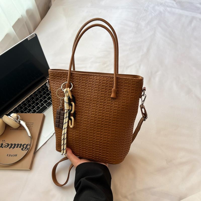 Retro Handbag Small Bag Women's Bag 2025 New Woven Bucket Bag Simple Shoulder Crossbody