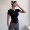 Женская корректирующая футболка с V-образным вырезом - Быстросохнущая, дышащая, идеально подходит для фитнеса и спорта.
