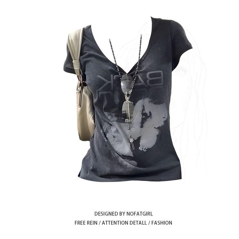 Plus Size Chubby Girl American Retro Printed V-neck Short Sleeve T-shirt Female Summer 2025 New Arrival Silm Slim Looking Chic Tops
