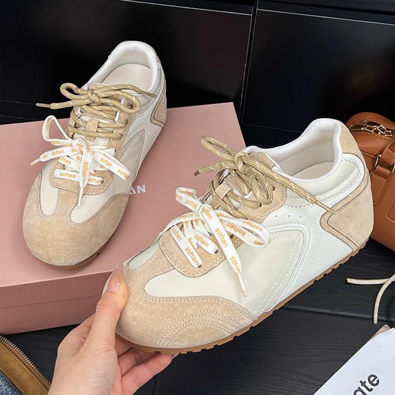 2025 осень новые красные на плоской подошве немецкие тренировочные туфли женские ретро повседневные спортивные маленькие белые туфли универсальные на шнуровке туфли Форреста Гампа