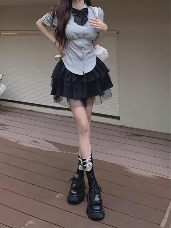 Женская миниатюрная черная юбка А-силуэта с высокой талией и бедрами - стиль колледжа, лето 2025 г.