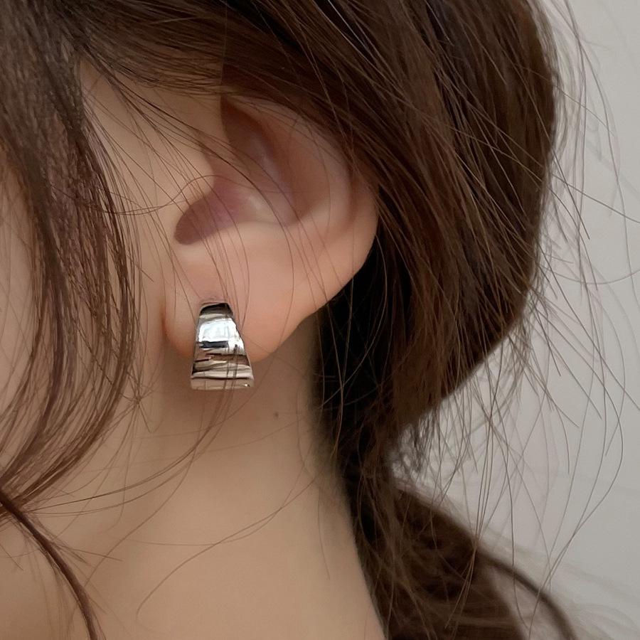 Серьги из стерлингового серебра S925, широкие серьги-кольца, серьги-гвоздики в морозном стиле, нишевый дизайн, круглые серьги-клипсы для пожилых женщин